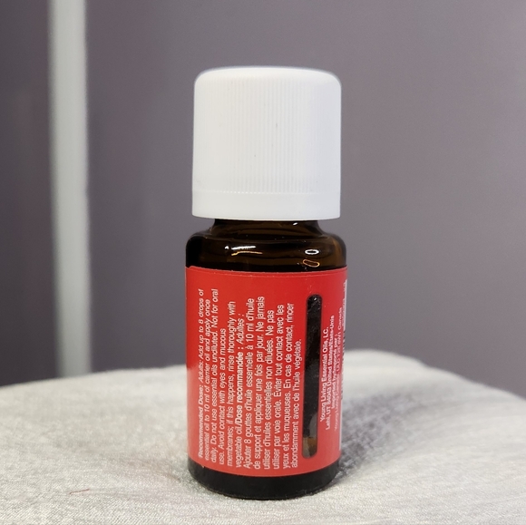 MYRRH - YOUNG LIVING ESSENTIAL OIL (15ML) - Picture 2 of 3